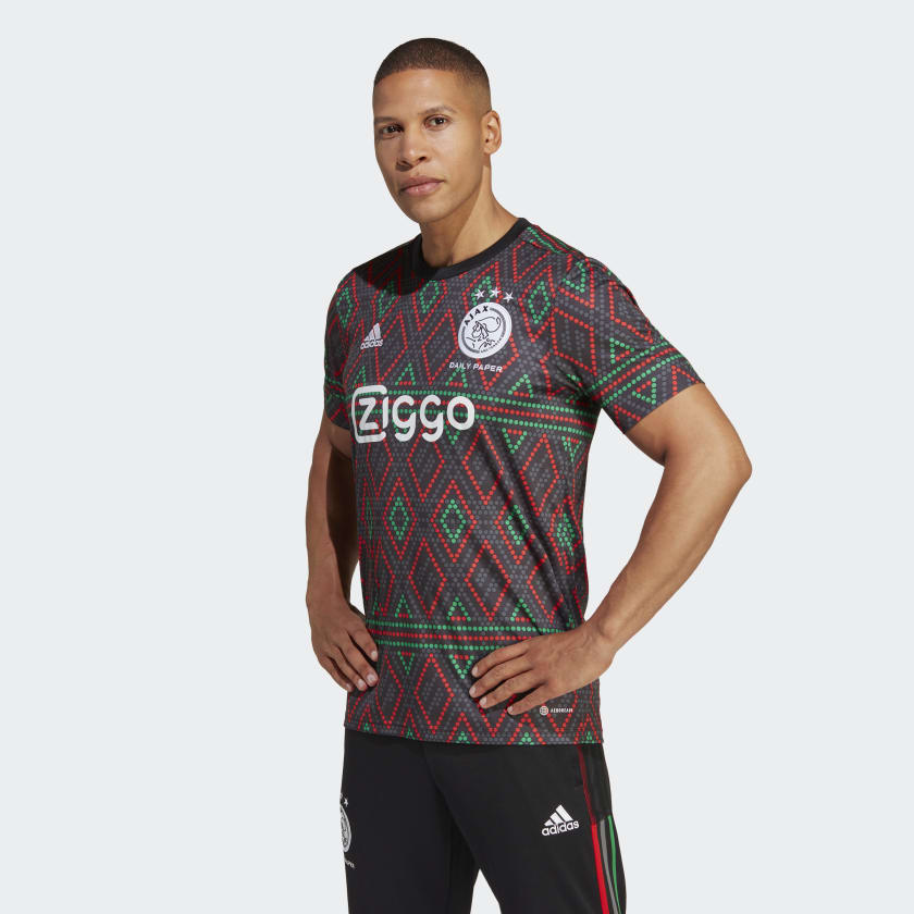 wie heeft ajax gekocht